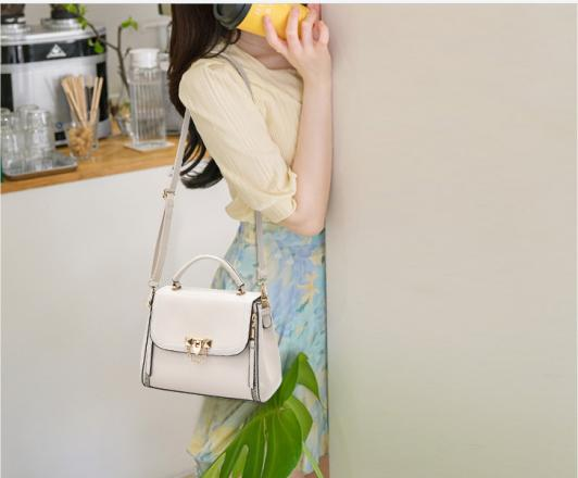 Popular small bag female small square bag simple casual forest handbag Korean student shoulder messenger bag